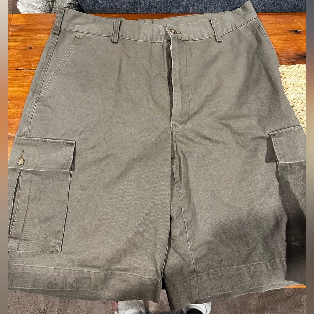 Jos A Bank cargo shorts 36